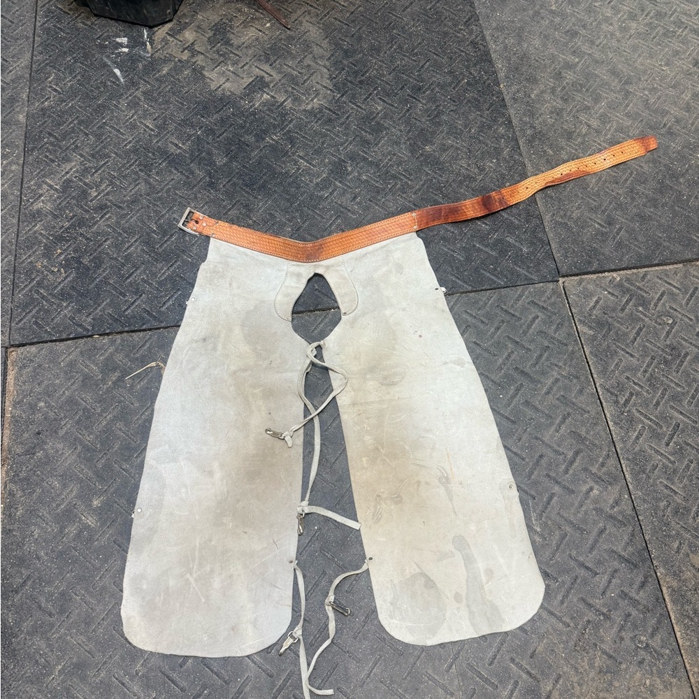 Protective Work Chaps with Adjustable Belt